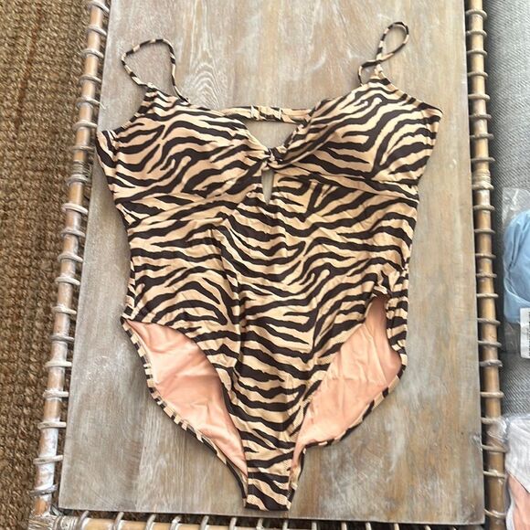 J‎ Crew Front-twist one-piece in zebra stripe Size 24 Tan Black - Picture 2 of 8